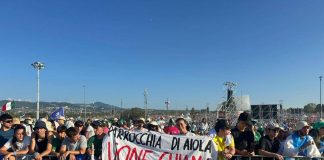 Giubileo giovani, striscione a Tor Vergata: “Se Leone chiama, noi ruggiamo”
