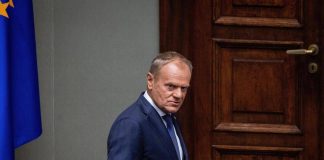 Ucraina, Tusk: “Da Usa impegno a consultare Ue prima d’incontrare Putin”