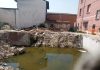 Moglia, acqua stagnante nel cantiere: i residenti segnalano e il Comune risponde