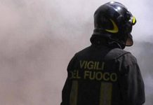 San Benedetto, fiamme in un fienile: due squadre dei Vigili del Fuoco al lavoro