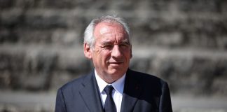 Francia: Bayrou “Urgente una riduzione del debito, questione storica”
