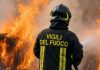 Campione, incendio all’alba nel capannone dell’azienda Biagi, in fumo centinaia di rotoballe
