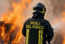 Vignale, incendio all’alba nel capannone dell’azienda Biagi, in fumo centinaia di rotoballe