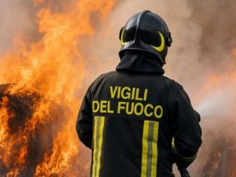 Vignale, incendio all’alba nel capannone dell’azienda Biagi, in fumo centinaia di rotoballe