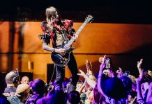 Dal rock alla poesia: Lucio Corsi conquista i 5 mila dell’Esedra