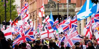 Londra, centinaia di migliaia in piazza per UK. Musk: “Subito nuovo governo”