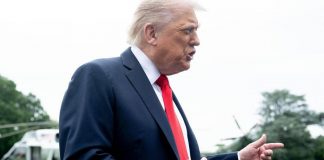 Trump, il giornalista e la domanda sugli affari: “Stai zitto”