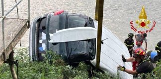 Cremona, recuperata l’auto finita nel Po: all’interno il corpo di una donna