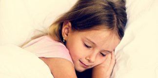 Melatonina e bambini, ecco dose e orario ideali per il sonno