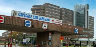 Bassano del Grappa, accoltella l’ex moglie mentre si trova al lavoro: fendenti anche al volto