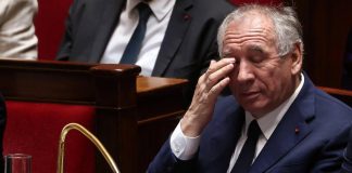 Francia, oggi le dimissioni di Bayrou