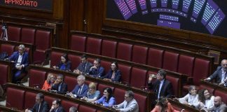 Giustizia, via libera della Camera alla riforma con 243 sì e 109 no. Tensione in Aula e seduta sospesa