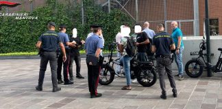 Al volante dell’autocarro ubriaco perso e con la droga a bordo: 48enne nei guai