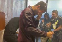 Alcaraz, festa sfrenata dopo il trionfo agli Us Open: ‘guerra’ di champagne per Carlos