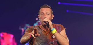 “Mandate amore alla famiglia di Kirk”, Chris Martin e i Coldpaly fischiati dai fan
