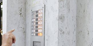 Notifiche del Fisco: ecco cosa si rischia a non mettere il nome sul citofono