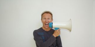 Cristiano Militello chiude il Festival dei Libri Sportivi a Busto Arsizio con lo spettacolo “Mi saluta… Cristiano Militello?”