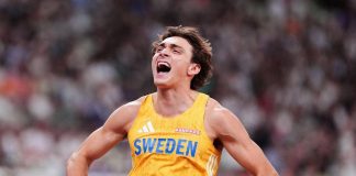 Fenomeno Duplantis, vince l’oro nel salto con l’asta e batte il record del mondo