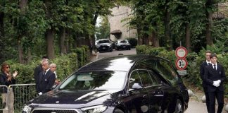 A Rivalta i funerali di Armani, il parroco: “Sono stati semplici e sobri”
