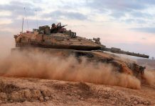 Israele prepara attacco a Gaza City, ammassati centinaia di tank e blindati: prosegue fuga palestinesi