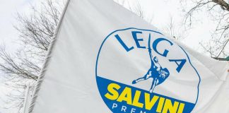 Mamma con burqa nel cartello stradale a Jesi, ira Lega. Il sindaco: “Persa occasione per tacere”