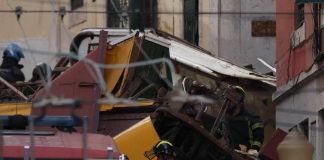 Quindici morti a Lisbona nello schianto della funicolare Gloria, lutto nazionale in Portogallo