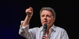 Governo, Renzi a Cernobbio: “Auguri a imprenditori che lo votano, loro è devastante superficialità”