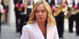 Meloni su foto di Kirk a testa in giù: “Non ci facciamo intimidire”