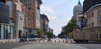 Parata della vittoria a Pechino, vie deserte e finestre chiuse: la città è blindata