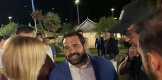 “Non impedite di fare domande”, tensione tra il cronista di Report e la scorta di Giuli a Fenix