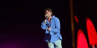 Gaffe al Power Hits Estate: “Sta entrando Irama”. Ma è Rkomi