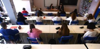 “Non più di 20 studenti in aula”, la proposta di legge Avs contro le classi pollaio
