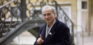 Stefano Benni, oggi la camera ardente: da Pennac a Feltrinelli chi c’era per lo scrittore