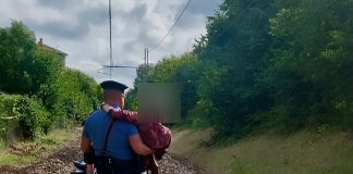 Mantova: anziana tenta il suicidio sui binari, salvata in extremis dai Carabinieri