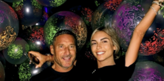 Totti e Noemi Bocchi, 3 anni d’amore: la serata romantica sui tetti di Roma
