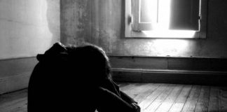 Abusano di una 12enne e pubblicano video su Whatsapp: due giovani indagati a Sulmona