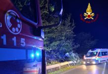 Governolo, autoarticolato si ribalta sulla SP33: autista estratto dai Vigili del Fuoco