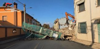 Casaletto, crollano impalcatura e parte di edificio in ristrutturazione: Sp 57 interrotta