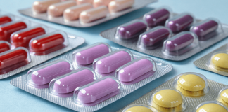 Carenza di antibiotici, lo studio: “Tra le cause aumento costi produzione e calo prezzi”