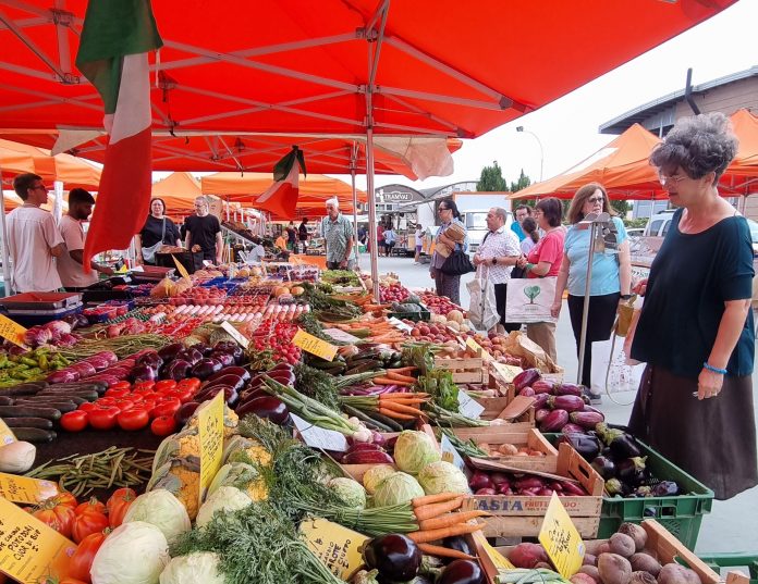 foto mercato Borgo Chiesanuova