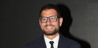 Sanremo, la gag di Enrico Papi: invia la candidatura come nuovo direttore artistico