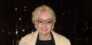 Enrica Bonaccorti torna sui social dopo l’annuncio della malattia: “Non mi nasconderò più”