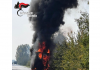 Furgone in fiamme sulla strada tra San Benedetto e Moglia: il conducente si salva