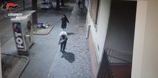 Ruba bevande al “Martelli”, poi scappa e si amputa il mignolo: denunciato insieme ai complici