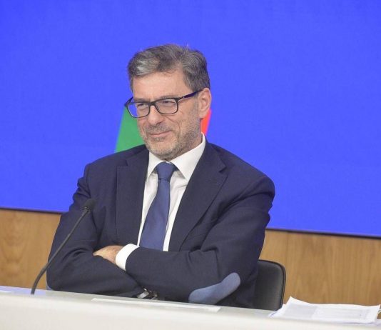 Iran e rincari energia, Giorgetti: “Misure straordinarie Ue come nel 2022”