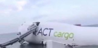 Hong Kong, aereo cargo esce di pista e finisce in mare: due morti
