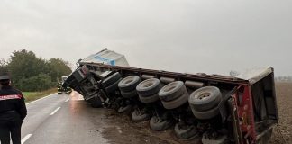 Giornata di passione sulle strade, due tir ribaltati tra Cerese e Quistello: traffico in tilt