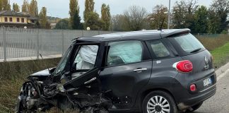 Marmirolo, frontale tra due auto sulla Sp.21: due feriti gravi: 19enne elitrasportato Brescia