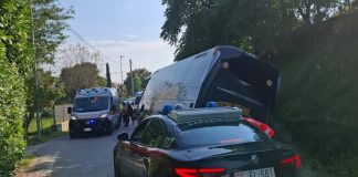 Grole di Castiglione, bus finisce fuori strada per evitare un furgone: feriti cinque studenti e due adulti