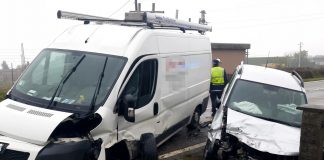 Scontro auto-furgone all’incrocio: grave 37enne. All’ospedale 49enne di Palidano